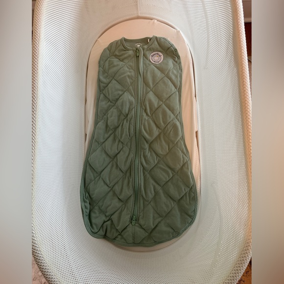 NWOT Dreamland Baby Weighted Sleep Swaddle in Sage Green - Picture 12 of 15